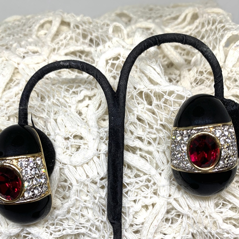 Unmarked, vintage 80’s, Clipon Earrings,